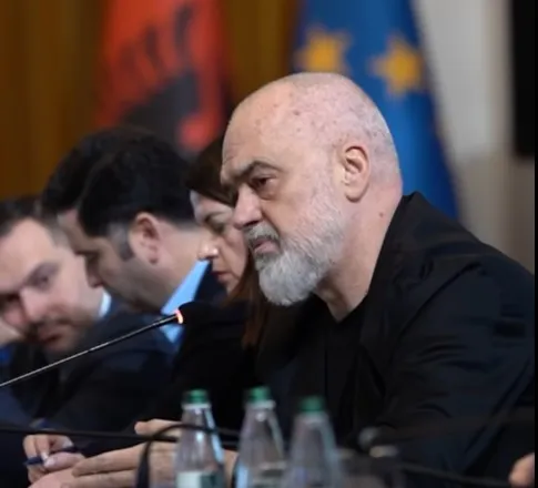 Mbledhja e grupit të PS dhe qeverisë/ Edi Rama ndan pamje dhe detaje, nga takimi
