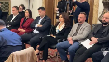 Mbledhja me grupin e PS/ Rama poshtëron Spiropalin, e ulin në fund të sallës pranë Zegjinesë