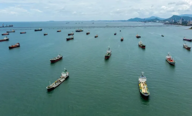 Mbretëria e Bashkuar i bashkohet SHBA-së dhe Francës, dërgon anije në Ngushticën e Hormuzit për të neutralizuar minat e vendosura nga Irani