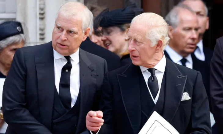 Mbreti Charlesi i prerë me vëllain e tij Princin Andrew: Mblidh plaçkat dhe largohu nga rezidenca mbretërore deri në fundjavë 