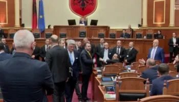 Mbrojtën Vokshin nga fyerjet e Ballës, Kuvendi përjashton me 10 ditë Bardhin e Balliun