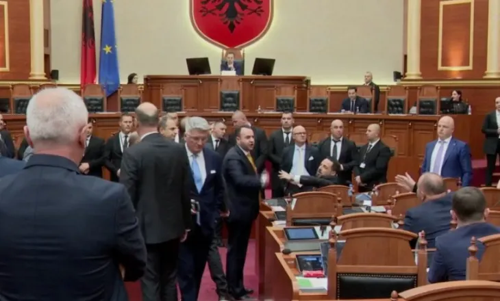 Mbrojtën Vokshin nga fyerjet e Ballës, Kuvendi përjashton me 10 ditë Bardhin e Balliun