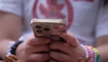 Mbrojtja e të miturve/ Teknologjia rrit filtrat e kontrollit të moshës për rrjetet sociale