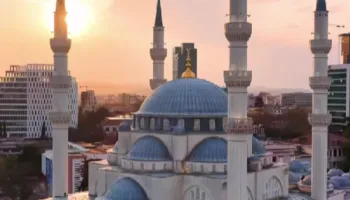 Mbyllet Muaji i Ramazanit, Rama uron besimtarët myslimanë: Le të hyjmë në festën e Bajramit me çdo të mirë