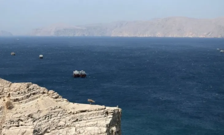 Mbyllet Ngushtica e Hormuzit dhe rriten sulmet ndaj anijeve përreth! Uashingtoni ofroi garanci, por pronarët kanë frikë të rifillojnë lundrimin