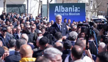 Mbyllet protesta e PD fill pas seancës, Berisha mesazh mbështetësve: U futët tmerrin