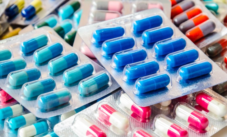 Mbyllja e Ngushticës së Hormuzit rrit çmimet! Rrezikohen ushqimet, teknologjia dhe ilaçet