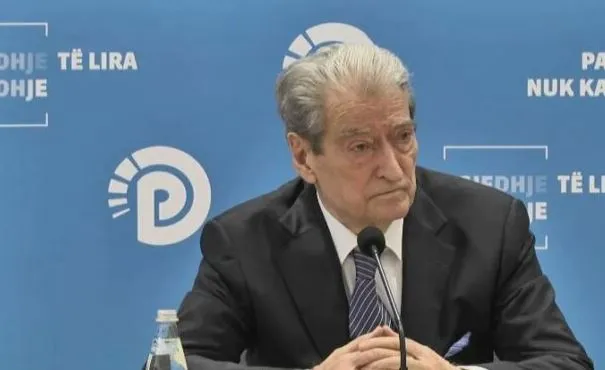 “Me çiftimin me Serbinë, Rama kreu aktin më të rëndë”, Berisha: Rrezikojmë anulimin e marrëveshjeve me BE!