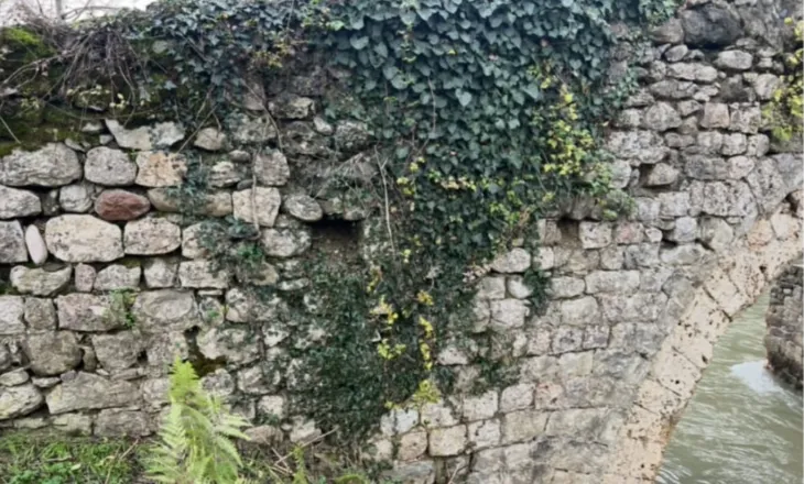 Me dëmtime në pjesën e sipërme, rrezikohet Ura e Golikut, monument i rëndësishëm i trashëgimisë kulturore