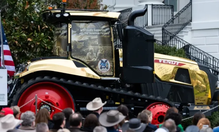 Me një shfaqje me traktor të artë në Shtëpinë e Bardhë, Trump prezanton platformën “OnlyFarms”