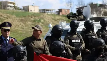 Me skenarë sulmi dhe shpëtimi pengjesh, forcat speciale të Shqipërisë dhe Greqisë stërviten në Tiranë