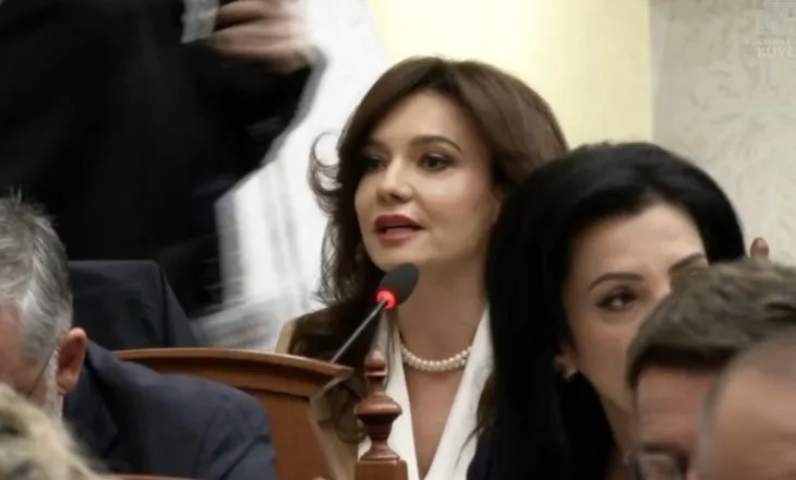 “Më vjen keq vetëm që largimin tim e paralajmëroi Berisha”, Spiropali në Kuvend: Habitem si i doli fjala