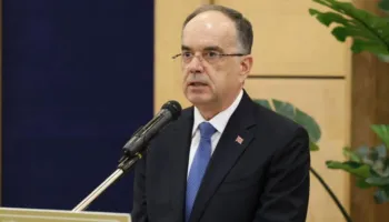 “Me zemër në Prishtinë”, Presidenti Begaj “bekon” Kosovën para finales së madhe