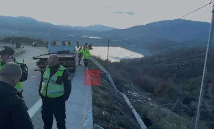 “Më zuri gjumi dhe e pashë veten jashtë rruge”/ Flet shoferi që u përplas me barrierën dhe ra nga lartësia në Morinë