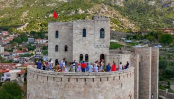Media e huaj: Nga plazhet e kristalta te historia, ndryshojnë preferencat e turistëve në Shqipëri