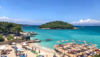 Media e huaj: Shqipëria, vendi evropian me plazhe mahnitëse si Greqia dhe qytete alpine si Zvicra