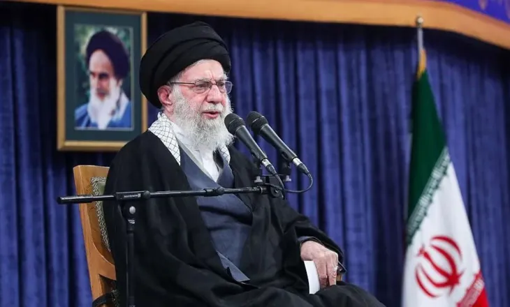 Media iraniane raporton edhe vdekjen e gruas së Ali Khameneit: Humbi jetën nga plagët e marra pas sulmit!