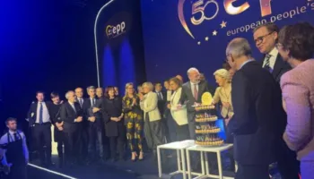 Mes liderëve europianë, Berisha merr pjesë në foton zyrtare të 50-vjetorit të PPE