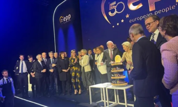 Mes liderëve europianë, Berisha merr pjesë në foton zyrtare të 50-vjetorit të PPE