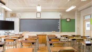 Mësuesi është ai që të hap derën, në të cilën ti duhet të hysh vet…