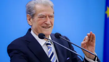 “Meta pa ujë në burg”, Berisha: Rama çon kriminelët e tij për t’i shpuar shishet!