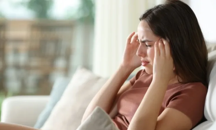 Migrena më e zakonshme në pranverë – mjeku theksoi shkaktarët kryesorë