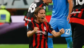 Milan nuk heq dorë nga ideja e transferimit të yllit të Bundesligës, vetëm se konkurrenca është shumë e madhe