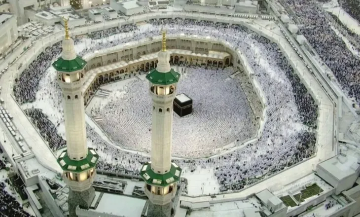 Miliona besimtarë mbushin Mekën për Bajram – një spektakël i rrallë shpirtëror