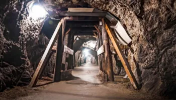 Minatori 49-vjeçar plagoset gjatë punës, firma mban të fshehur rastin