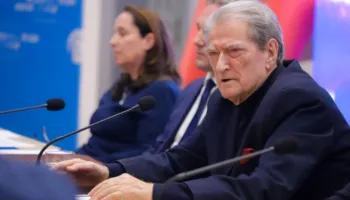 “Minimumi jetik, emergjenca më e madhe në këto 13 vite”/ Berisha: Rrogat dhe pensionet do të ishin tre herë më të larta nëse…