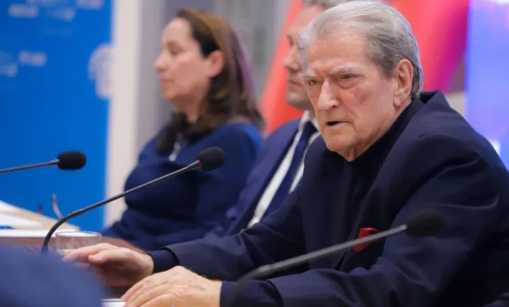 “Minimumi jetik, emergjenca më e madhe në këto 13 vite”/ Berisha: Rrogat dhe pensionet do të ishin tre herë më të larta nëse…