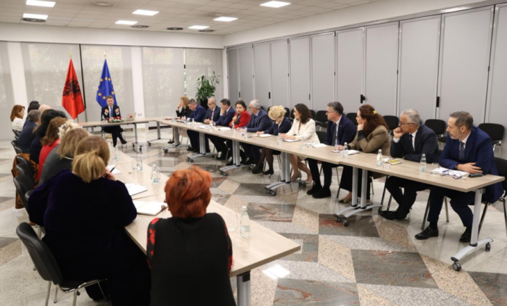 Ministri Hoxha mbledh shtabin e posaçëm, ja masat e para për sigurinë e shqiptarëve në Lindjen e Mesme