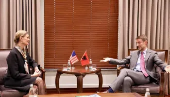 Ministri Hoxha takim me të Ngarkuarën me Punë të SHBA në Tiranë: SHBA-ja mbetet një aleat kyç dhe partner strategjik për Shqipërinë