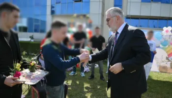 Ministri i Drejtësisë në Institutin e të Miturve në Ditën e Verës: Drejtësia për të miturit është një mundësi për të ndërtuar një rrugë të re në jetë