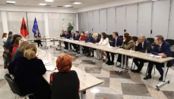 Ministri i Jashtëm mbledh shtabin e posaçëm për situatën në Lindjen e Mesme, Hoxha: Siguria e shtetasve shqiptarë, përparësi absolute