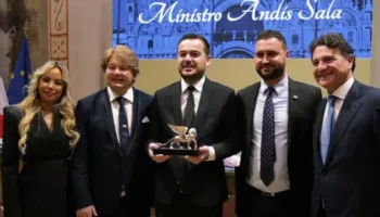 Ministri Salla vlerësohet në Romë me çmimin ”Luani i Artë”: Simbol i miqësisë së fortë mes Shqipërisë e Italisë