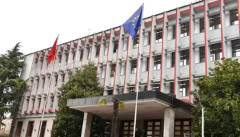 Ministria e Jashtme paralajmëron shqiptarët në Iran: Kontaktoni urgjent ambasadën në Ankara