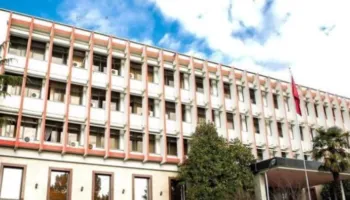 Ministria e Jashtme thirrje shqiptarëve në Iran: Kontaktoni Ambasadën në Ankara për udhëtimin drejt Shqipërisë përmes Turqisë