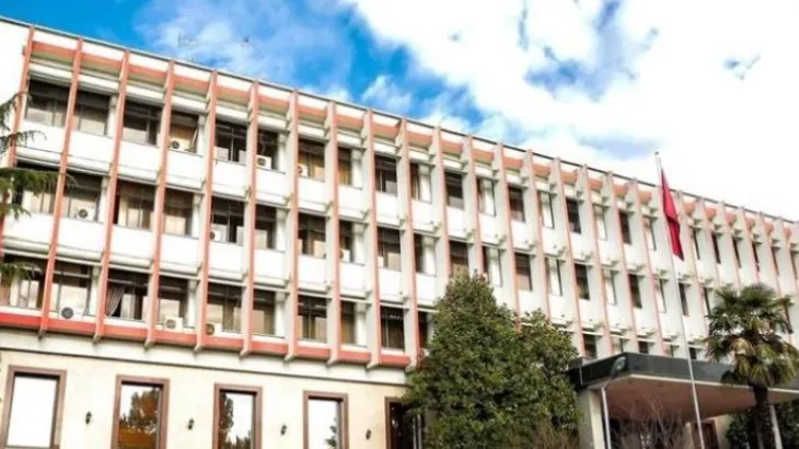 Ministria e Jashtme thirrje shqiptarëve në Iran: Kontaktoni Ambasadën në Ankara për udhëtimin drejt Shqipërisë përmes Turqisë