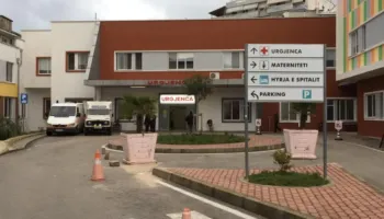 Mister në Sarandë! 48-vjeçari grek dërgohet i pajetë në spital dhe braktiset nga shoqëruesit