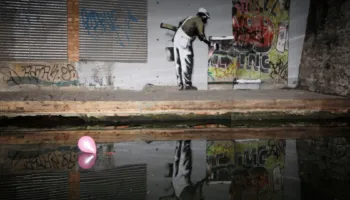Misteri i Banksy-t drejt zbulimit, Reuters gjurmon identitetin e artistit anonim që tronditi botën e artit