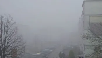 Mjegulla pushton Kukësin, kufizohet shikueshmëria në qytet dhe në akset nacionale