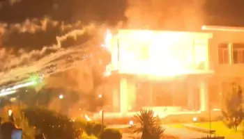 Molotovët “Made in Berisha” te ish-vila e Enverit, Rama nxehet keq