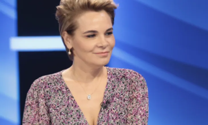 Monika Kryemadhi batuta me avokatin për stil dyshe apo treshe!