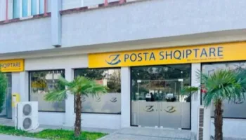 Mori 330 mijë lekë nga dega postare në Elbasan, punonjësja 48-vjeçare merret nën hetim