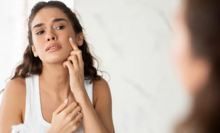 Mos i injoroni këto ndryshime në fytyrë, mund të jenë shenjë e një problemi serioz me mëlçinë