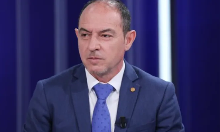 “Mos po e tërheq vendin në luftë?”, Ermir Gjinishi tregon rreziqet e rezolutës së PS-së kundër Iranit