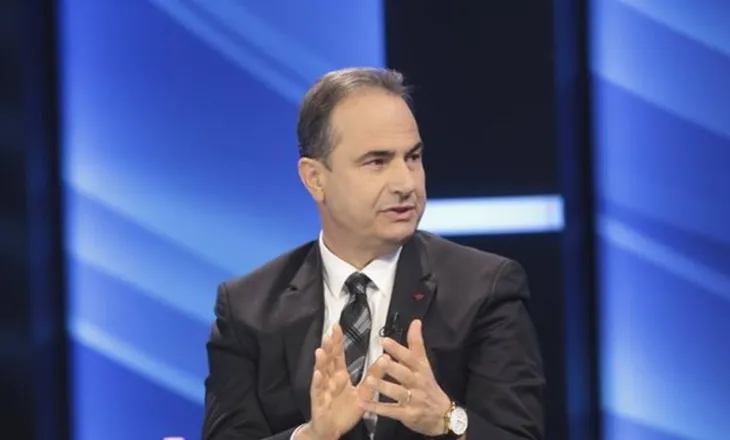 “Mos u shtirni si të ardhur nga galaktika X”, Boçi ironizon qeverinë: Mazhoranca po manipulon çështjen e mësuesve për..