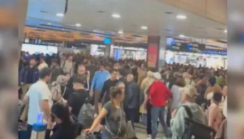 Moti i keq “paralizon” aeroportin në Stamboll, anulohen mbi 200 fluturime