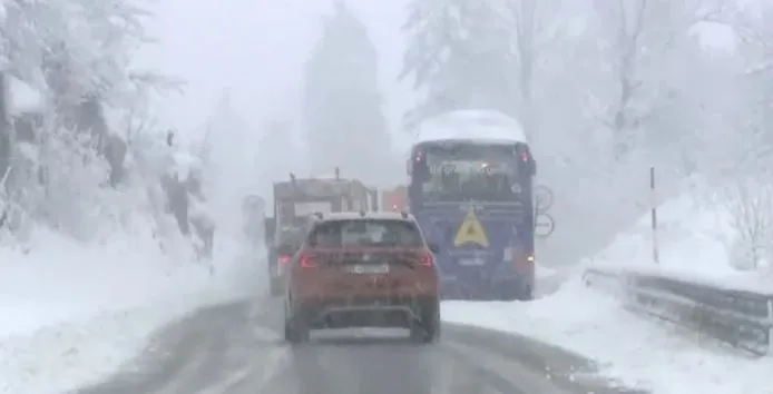 Moti i keq përfshin Kroacinë, probleme në qarkullimin e automjeteve